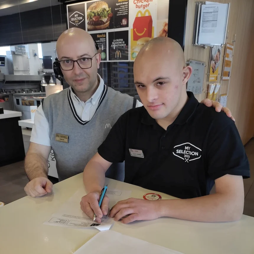 Giovanni Firma Contratto Lavoro